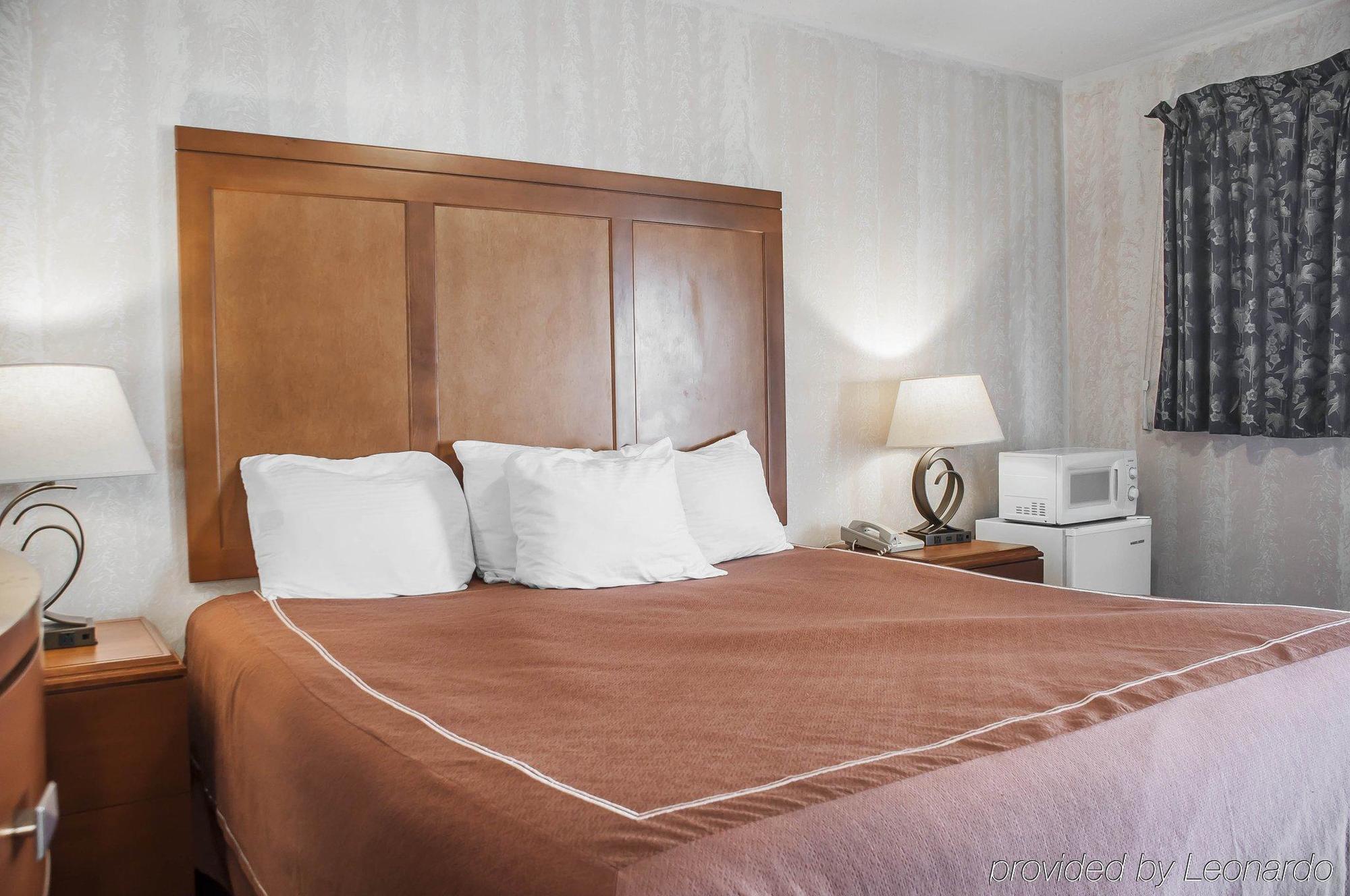 Castle Inn & Suites ניאגרה פולס מראה חיצוני תמונה