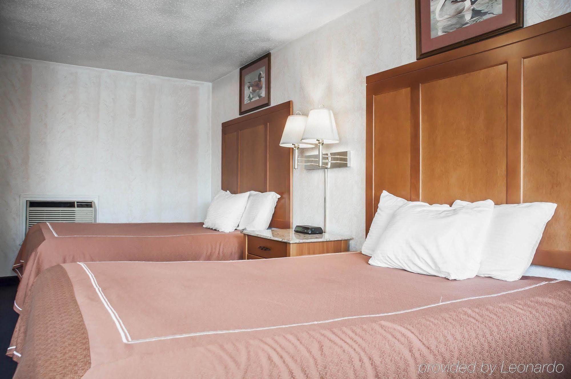 Castle Inn & Suites ניאגרה פולס מראה חיצוני תמונה